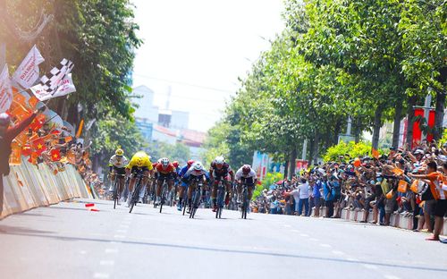 Điểm về đích.