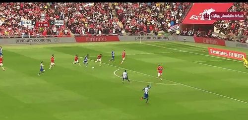 Mitoma có lợi thế về mặt tốc độ khi Wan-Bissaka còn ở sau lưng.