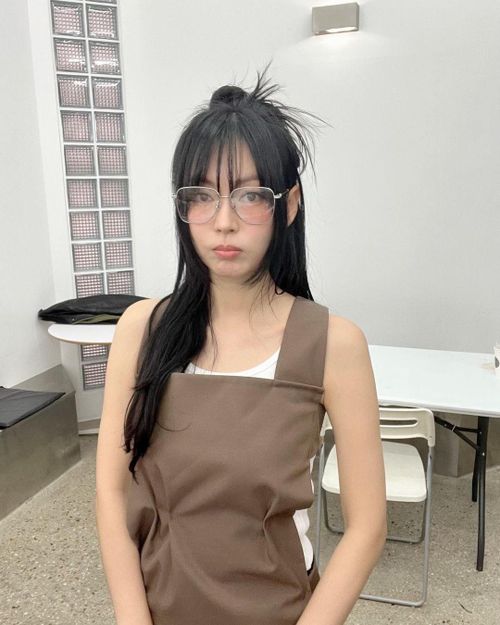 Trong khi đó, vào năm 2014, Kim So Yeon gây chú ý khi công khai cân nặng. Tham gia chương trình Real Man, nữ diễn viên cảm thấy xấu hổ khi nặng 51,5 kg. Thời điểm đó, cân nặng trong hồ sơ của Kim So Yeon là 45 kg, nhẹ hơn con số thật 6,5 kg. Ảnh: _kimdahyun.