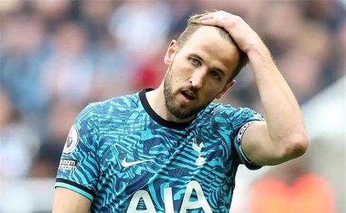 Vidic khuyên MU bỏ qua Harry Kane