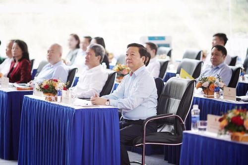 Phó Thủ tướng Chính phủ Trần Hồng Hà đến dự buổi lễ tại điểm cầu Thanh Hóa.