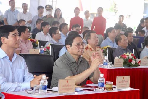 Thủ tướng Chính phủ Phạm Minh Chính đến dự buổi lễ tại điểm cầu Bình Thuận.