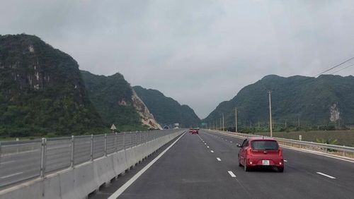 Dù gặp vô vàn khó khăn trong quá trình thi công nhưng cao tốc Mai Sơn - QL45 đã cơ bản hoàn thành và thông xe.