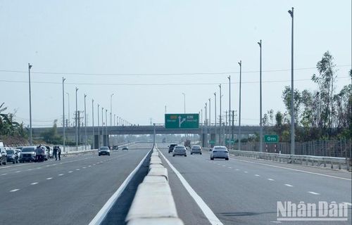 Tuyến cao tốc Phan Thiết - Dầu Giây tại Nút giao Phan Thiết, Km0+000 với quốc lộ 1 tại xã Hàm Kiệm, huyện Hàm Thuận Nam, tỉnh Bình Thuận.