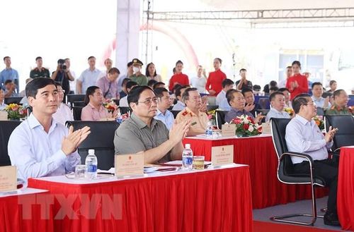 Thủ tướng Phạm Minh Chính dự Lễ khánh thành dự án đường bộ cao tốc Bắc-Nam phía Đông tại điểm cầu Bình Thuận. (Ảnh: Dương Giang/TTXVN)