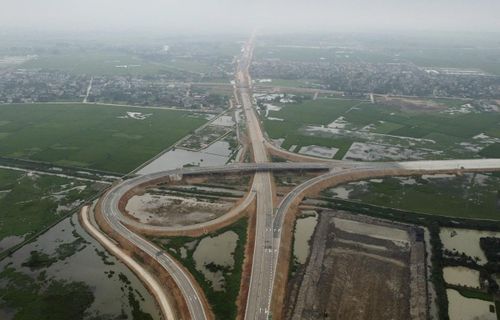 Nút giao Đông Xuân tại Km327+780 trên tuyến cao tốc Mai Sơn-QL 45. (Ảnh: Huy Hùng/TTXVN)