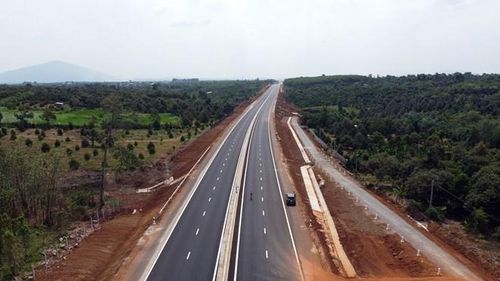 Sau khi cao tốc Phan Thiết-Dầu Giây được đưa vào khai thác, thời gian di chuyển từ Thành phố Hồ Chí Minh đi Phan Thiết (tỉnh Bình Thuận) được rút ngắn từ 5-6 tiếng trước đây xuống còn khoảng 2 tiếng. (Ảnh: Mạnh Linh/TTXVN)