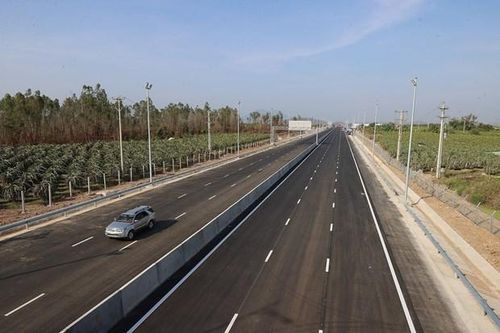 Tuyến đường bộ cao tốc Phan Thiết - Dầu Giây, đoạn qua tỉnh Bình Thuận chính thức đưa vào sử dụng. (Ảnh: Dương Giang/TTXVN)
