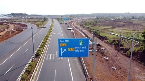 Đoạn cuối tuyến Phan Thiết-Dầu Giây nối tiếp với tuyến cao tốc Dầu Giây-Long Thành-Tp HCM. (Ảnh: Mạnh Linh/ TTXVN)