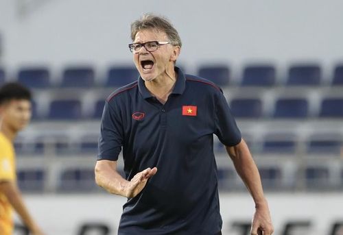 HLV Troussier hay U22 Việt Nam không thể lãng mạn