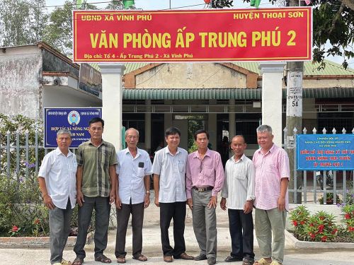 Người có uy tín địa phương tích cực tham gia tổ tự quản bảo vệ an ninh trật tự trên địa bàn ấp Trung Phú 2