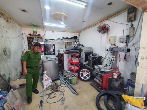 Một cơ sở "độ" xe vừa bị lực lượng chức năng kiểm tra, xử lý trong dịp nghỉ lễ 30/4, 01/5 vừa qua