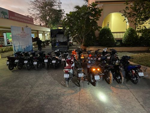 Nhiều chiếc "xế độ" tham gia gây rối bị bắt giữ tại TP.Thủ Đức rạng sáng 26/3