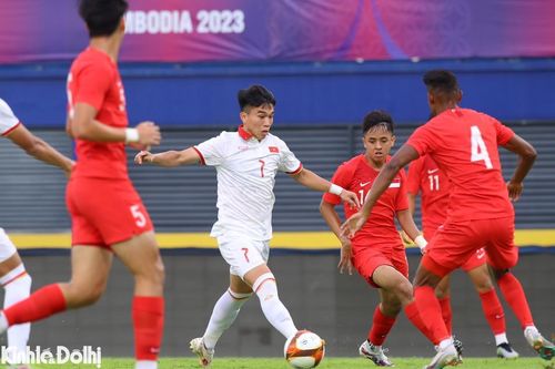 U22 Việt Nam thi đấu vượt trội so với U22 Singapore. Ảnh: Duy Đức.