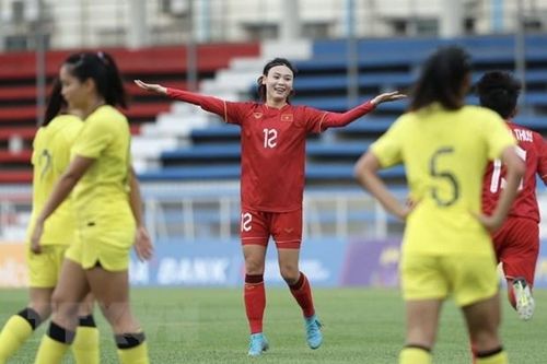 Tiền đạo Hải Yến (12) ghi bàn mở tỷ số. (Ảnh: Minh Quyết/TTXVN)