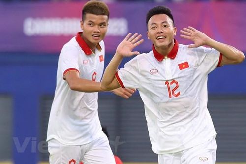 Thái Sơn nhân đôi cách biệt cho U22 Việt Nam. (Ảnh: Vietnam+)