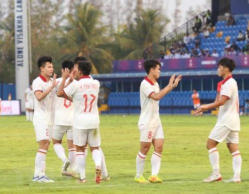 Các cầu thủ U22 Việt Nam ăn mừng bàn thắng nâng tỷ số lên 3-0. (Ảnh: Huỳnh Thảo/TTXVN)