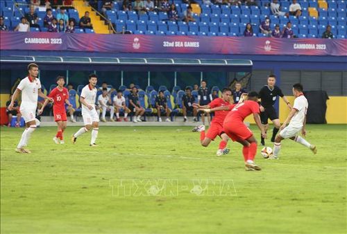 Tình huống dẫn đến bàn thắng nâng tỷ số lên 2-0 ở phút 44 khi Thái Sơn dứt điểm, bóng khẽ chạm người hậu vệ áo đỏ làm đổi hướng khiến thủ môn Muhamed Yazid hoàn toàn bó tay.