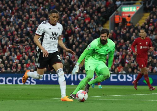 Tài năng của Alisson Becker cùng sự lăn xả của Virgil van Dijk đã giúp mành lưới chủ nhà không phải rung lên sau những nỗ lực dứt điểm của Carlos Vinicius, Harry Wilson.
