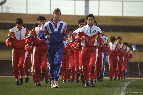  Wenger trong thời gian làm việc tại Nhật Bản. 