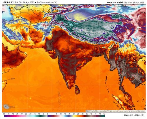 Theo dữ liệu từ ECMWF, nhiệt độ của Ấn Độ và khu vực châu Á ngày 9/5 (phải) đã giảm so với tuần cuối tháng 4. Ảnh: Weatherbell.