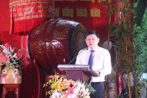 Chủ tịch UBND quận Ba Đình Tạ Nam Chiến phát biểu tại lễ hội.