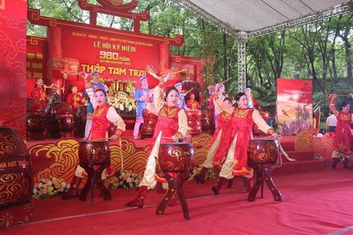 Màn trống hội chào mừng lễ hội.
