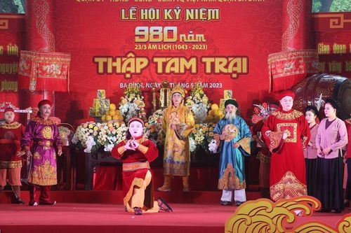 Các tiết mục nghệ thuật biểu diễn tại lễ hội.
