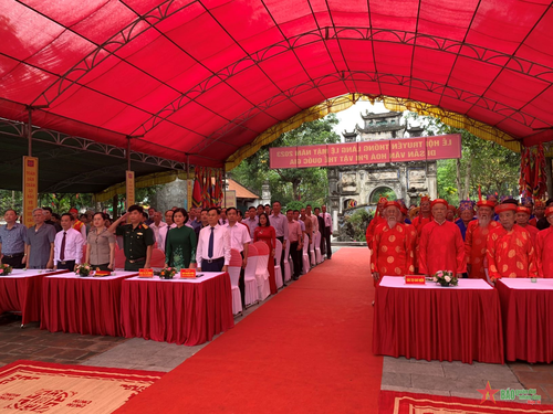  Các đại biểu tham dự khai mạc Lễ hội truyền thống làng Lệ Mật năm 2023. 