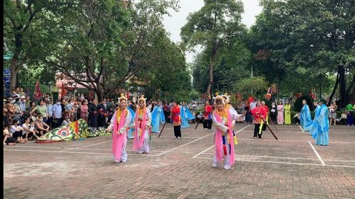 Phần hội với trọng tâm là các hoạt động văn hóa văn nghệ, thể thao, trò chơi dân gian… và các hoạt động văn hóa văn nghệ