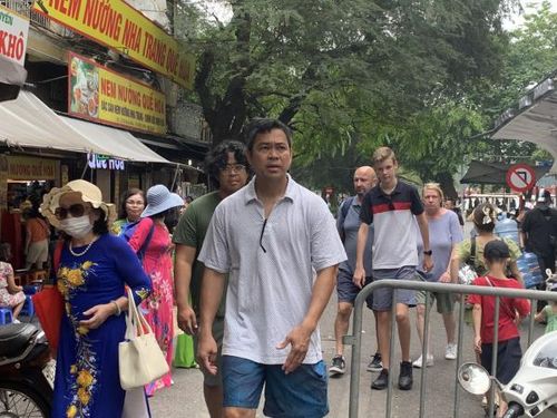 Mặc dù dịch COVID-19 không còn là tình trạng y tế công cộng khẩn cấp toàn cầu, nhưng người dân không nên chủ quan, cần tuân thủ nguyên tắc 2K.
