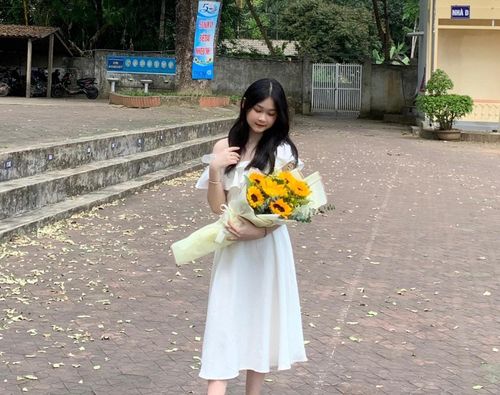 Gia Linh tự ôn thi môn Toán để thi vào trường THPT chuyên Đại học Vinh. Ảnh: NVCC. 