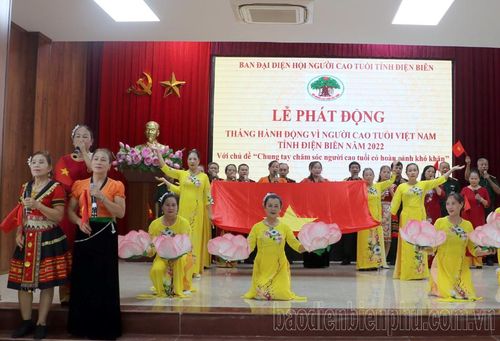 Văn hóa văn nghệ góp phần nâng cao đời sống tinh thần cho NCT.