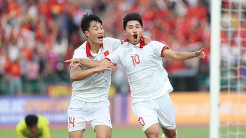 HLV Philippe Troussier vẫn đặt niềm tin vào các học trò dù không giành vé vào chung kết (ảnh VFF)