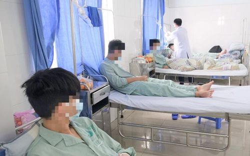 Các trường hợp bệnh nhân là học sinh nhập viện do ngộ độc nicotine sau khi hút thuốc lá điện tử.