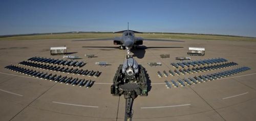 Đại diện của Boeing nói với các phóng viên tại Căn cứ Không quân Edwards, bang California, rằng các giá treo mới rất có thể sẽ biến B-1 thành một bệ phóng thử nghiệm tên lửa siêu thanh mới.