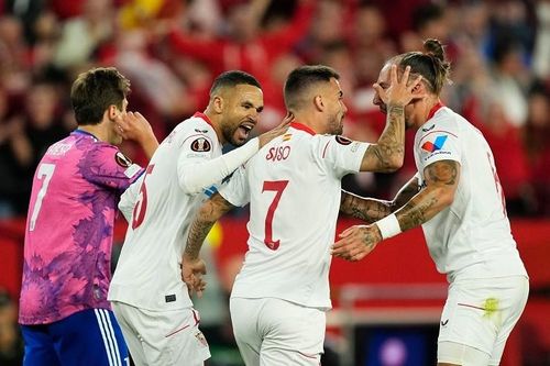 Sevilla (áo trắng) ngược dòng hạ Juventus để vào chung kết Europa League.