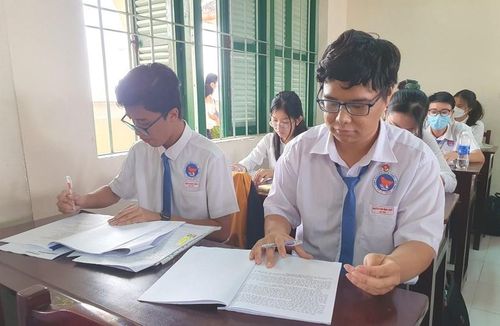 Các trường THPT tỉnh Tiền Giang thực hiện nhiều giải pháp để “chống trượt” tốt nghiệp cho học sinh.