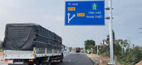 Cao tốc Vĩnh Hảo – Phan Thiết xe lưu thông vào sáng 19/5. (Ảnh:DT)