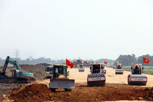 Toàn tuyến được thiết kế giai đoạn 1 gồm có 4 làn xe, chiều rộng mặt đường 17m, tốc độ tối đa 80km/h đi qua địa bàn tỉnh Bình Thuận.