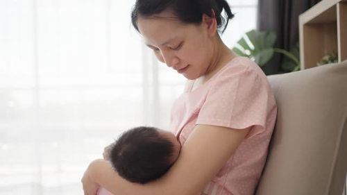  Bú mẹ giúp gia tăng tình cảm giữa mẹ và trẻ. Ảnh: Unsplash. 