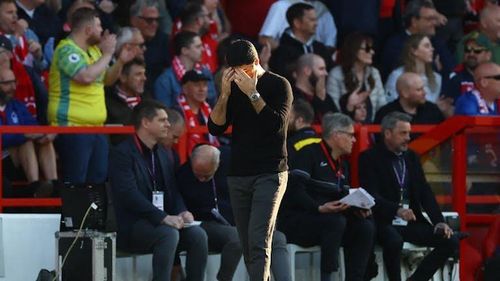 HLV Arteta đau buồn sau thất bại của Arsenal. Ảnh: Reuters.