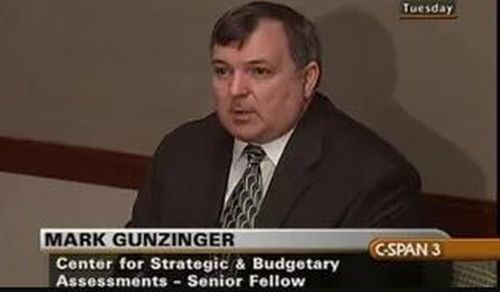 Ý kiến phản biện trên được bày tỏ bởi Mark Gunzinger, một đại tá Không quân Mỹ (đã nghỉ hưu). Theo ý kiến của ông, Washington nên có 225 máy bay ném bom B-21 và những chiếc máy bay này, cùng với máy bay B-1 và B-52, tạo thành một phi đội máy bay ném bom chiến lược lên tới 300 chiếc.