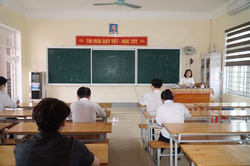 Học sinh lớp 12 Nghệ An tham gia kỳ thi thử tốt nghiệp THPT do Sở GD&ĐT ra đề. Ảnh: Hồ Lài.