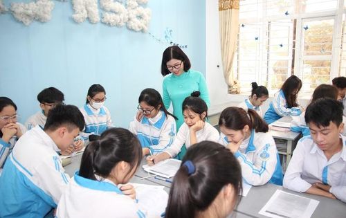 Công tác ôn tập cho khối 12 đang được Trường THPT Hoàng Quốc Việt triển khai hiệu quả.
