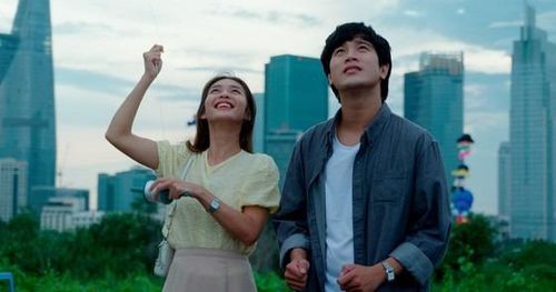 Vai diễn bác sĩ của Khả Ngân trong phim mới khiến khán giả liên tưởng đến hình tượng trong Hậu duệ mặt trời bản Việt. Ảnh: MXH. 