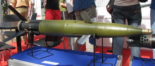 Trong các cuộc thử nghiệm cấp nhà nước, đạn dẫn đường Krasnopol-M2 được bắn ra từ hai khẩu pháo riêng biệt, mục tiêu là những xe tăng đã ngừng hoạt động và mỗi viên đạn được nhắm riêng vào một loại phương tiện cụ thể.
