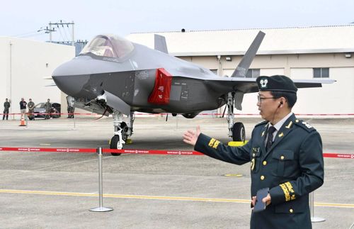 Chiếc tiêm kích F-35A bị tai nạn này trị giá 100 triệu USD, có thể bị Lực lượng Không quân Hàn Quốc (ROKAF) loại bỏ, do chi phí sửa chữa quá cao. Tổng chi phí sửa chữa máy bay ước tính hơn 100 tỷ Won (76 triệu USD), gần bằng chi phí mua máy bay ban đầu là 100 triệu USD. Ảnh: Korea Times.