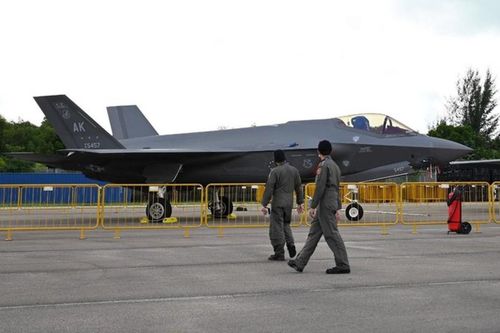 Hồi đầu năm nay, chính phủ Hàn Quốc tuyên bố có kế hoạch mua thêm 20 máy bay chiến đấu F-35A. Theo thông cáo báo chí của Cơ quan Quản lý chương trình mua sắm quốc phòng Hàn Quốc, Seoul sẽ chi hơn 2,9 tỷ USD cho thương vụ mua bán này; nâng tổng số F-35A của nước này lên khoảng 60 chiếc vào năm 2028. Ảnh: Aviation.