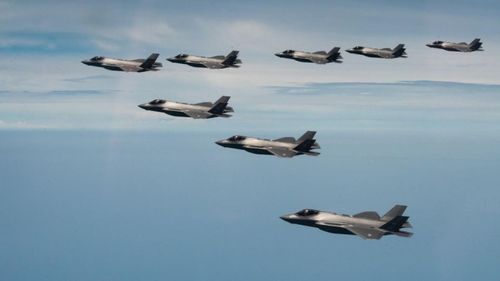 Không chỉ vậy, vào tháng 11/2022, hai nước đã tổ chức cuộc tập trận chung trên không mang tên “Cảnh giác trước cơn bão”, bao gồm 1.600 lượt xuất kích của máy bay chiến đấu hai nước; trong đó có F-35A của Không quân Hàn Quốc. Ảnh: Military.